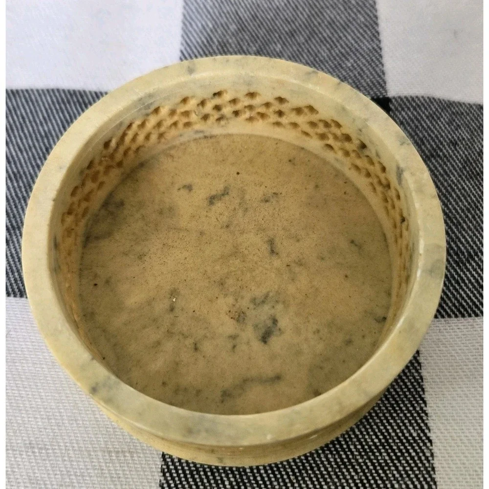Vintage Artisan Carved Sand Color Soapstone Small‎ Round Trinket Box with Lid